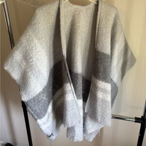 Aerie Gray and White Women's Poncho